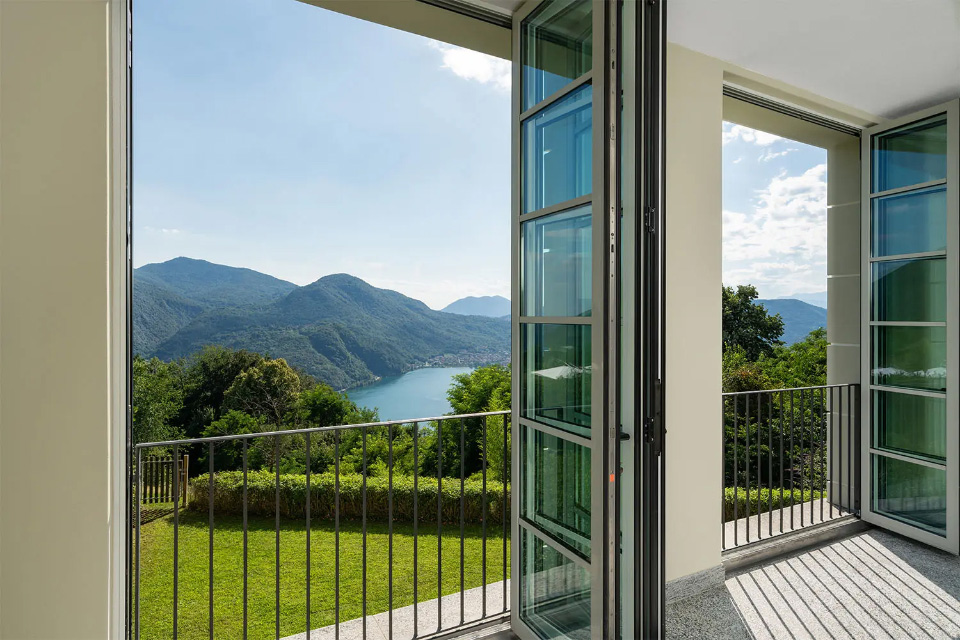 Exklusive Luxuswohnung in Lugano mit grossen Loggien, Garten und herrlichem Seeblick 